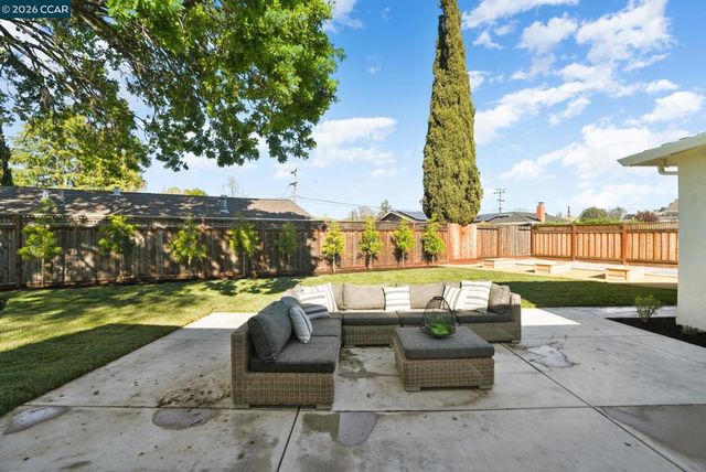 1543 Laverne Ct, Concord, CA 94521