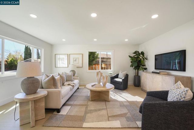 1543 Laverne Ct, Concord, CA 94521