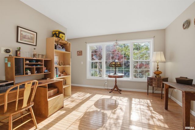 5945 W RIDGECREST Drive, Peoria, IL 61615