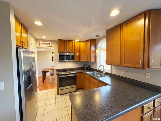 5945 W RIDGECREST Drive, Peoria, IL 61615