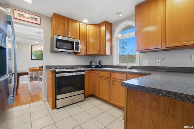 5945 W RIDGECREST Drive, Peoria, IL 61615