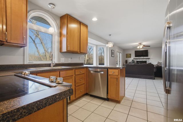 5945 W RIDGECREST Drive, Peoria, IL 61615