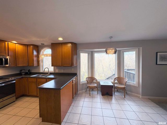 5945 W RIDGECREST Drive, Peoria, IL 61615