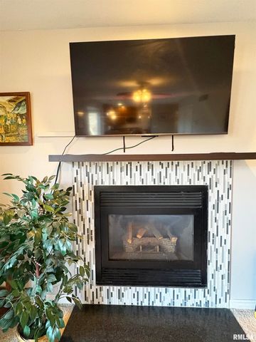 5945 W RIDGECREST Drive, Peoria, IL 61615