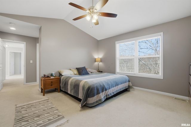 5945 W RIDGECREST Drive, Peoria, IL 61615