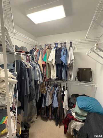 5945 W RIDGECREST Drive, Peoria, IL 61615