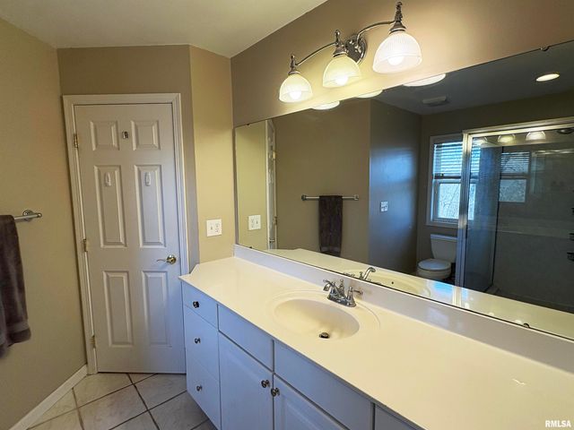 5945 W RIDGECREST Drive, Peoria, IL 61615