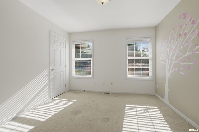 5945 W RIDGECREST Drive, Peoria, IL 61615