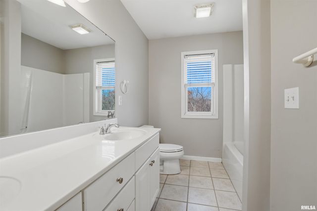 5945 W RIDGECREST Drive, Peoria, IL 61615