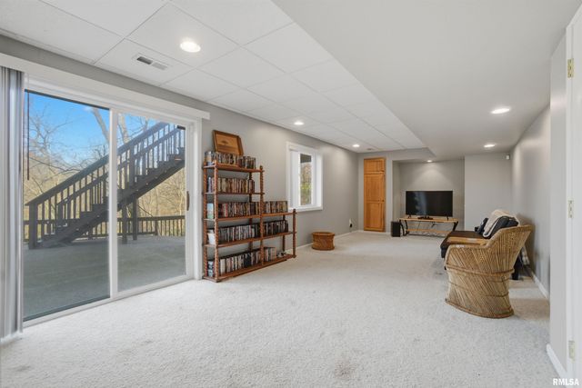 5945 W RIDGECREST Drive, Peoria, IL 61615