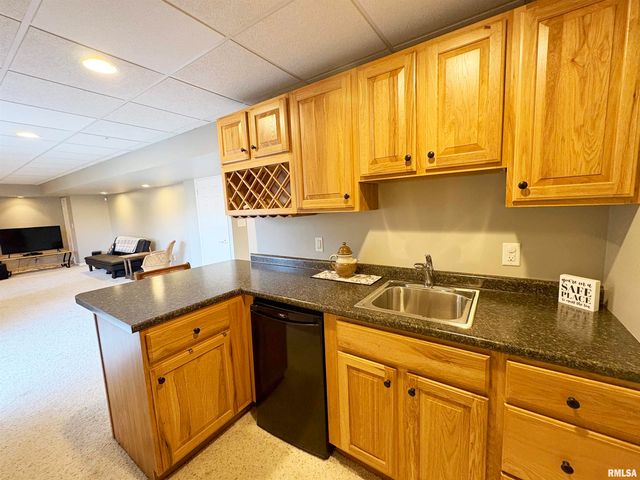 5945 W RIDGECREST Drive, Peoria, IL 61615