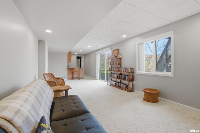 5945 W RIDGECREST Drive, Peoria, IL 61615