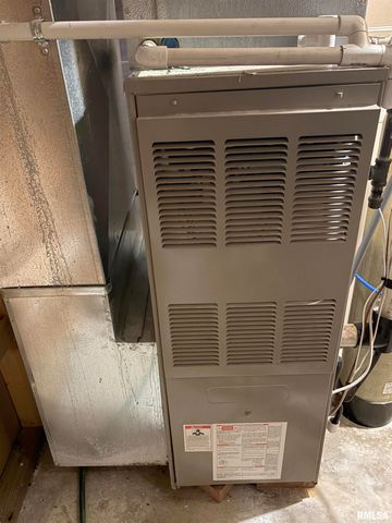 5945 W RIDGECREST Drive, Peoria, IL 61615