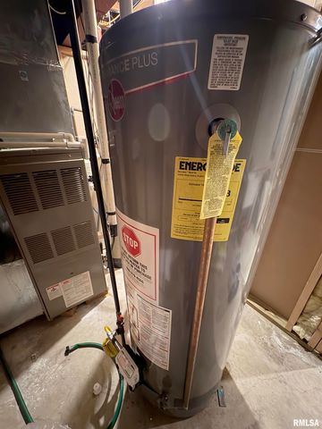 5945 W RIDGECREST Drive, Peoria, IL 61615