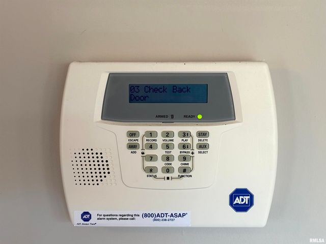 5945 W RIDGECREST Drive, Peoria, IL 61615