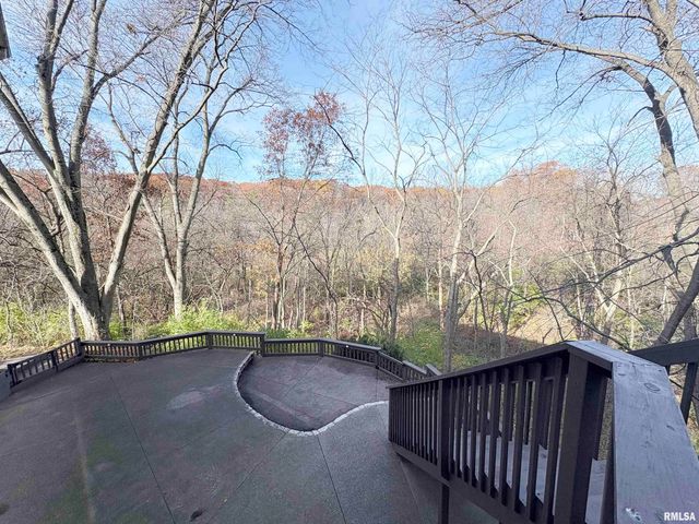 5945 W RIDGECREST Drive, Peoria, IL 61615