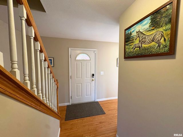 5945 W RIDGECREST Drive, Peoria, IL 61615