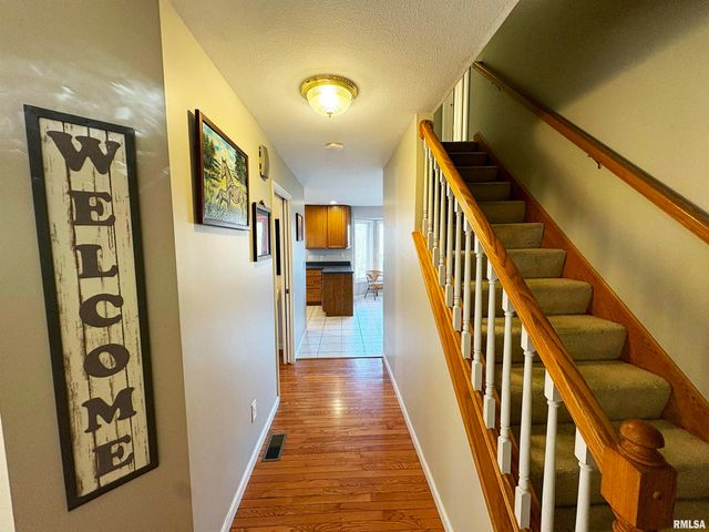 5945 W RIDGECREST Drive, Peoria, IL 61615