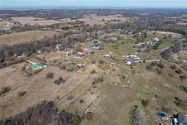 9133 SE 40th Road, St Joseph, MO 64507