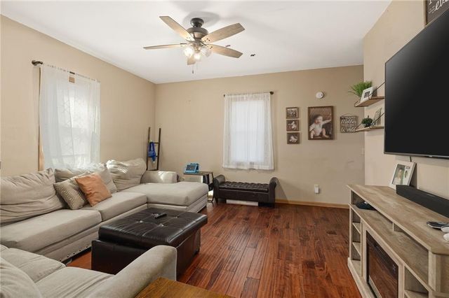 9133 SE 40th Road, St Joseph, MO 64507