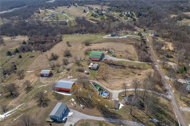 9133 SE 40th Road, St Joseph, MO 64507