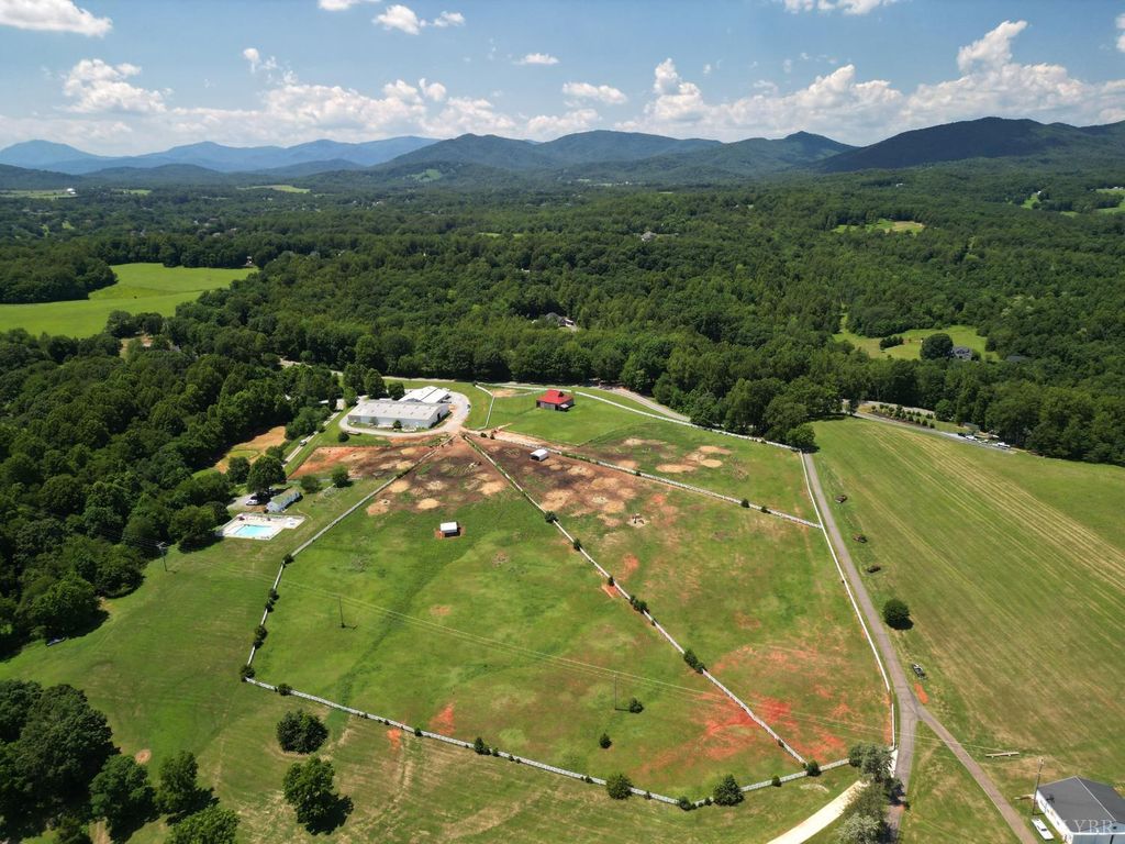 1024 Riley Run, Forest, VA 24551