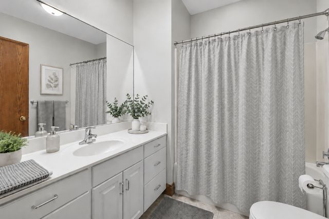 7052 Eagle Trail, Centerville, MN 55038