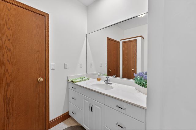 7052 Eagle Trail, Centerville, MN 55038