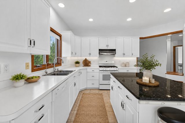 7052 Eagle Trail, Centerville, MN 55038