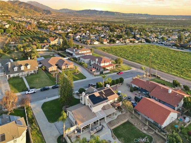 7464 Via Deldene, Highland, CA 92346