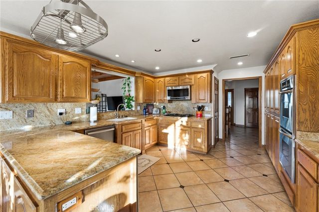 7464 Via Deldene, Highland, CA 92346