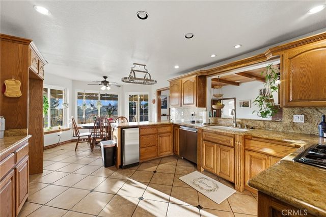 7464 Via Deldene, Highland, CA 92346