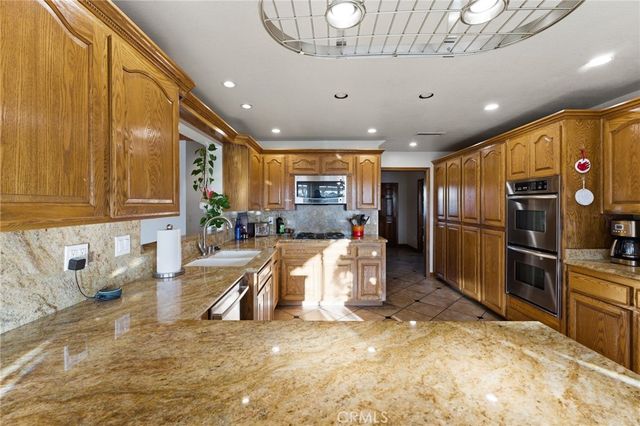 7464 Via Deldene, Highland, CA 92346