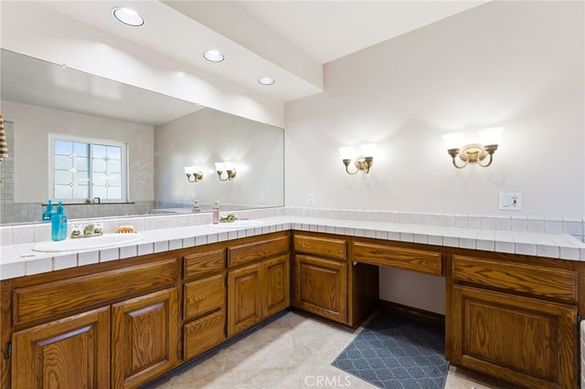 7464 Via Deldene, Highland, CA 92346