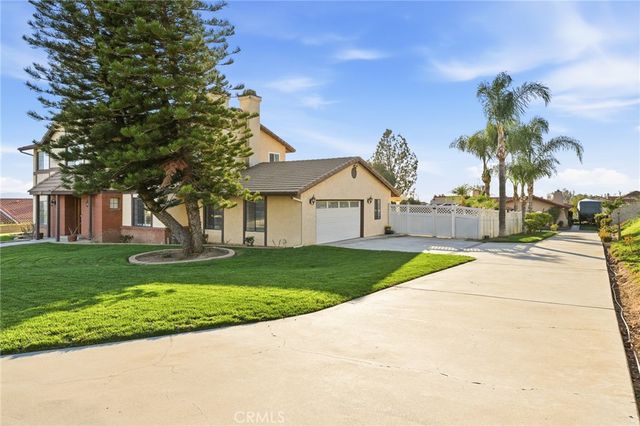 7464 Via Deldene, Highland, CA 92346