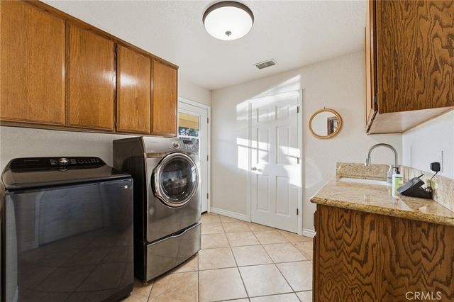 7464 Via Deldene, Highland, CA 92346