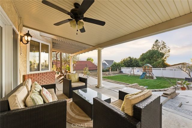 7464 Via Deldene, Highland, CA 92346