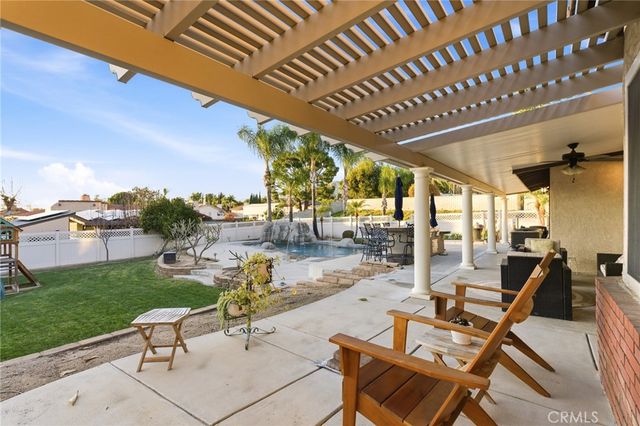 7464 Via Deldene, Highland, CA 92346