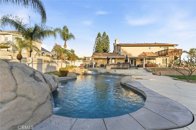 7464 Via Deldene, Highland, CA 92346