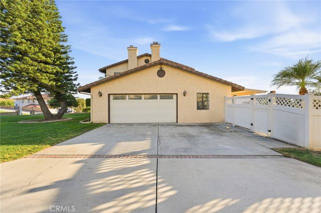 7464 Via Deldene, Highland, CA 92346