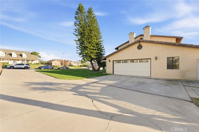 7464 Via Deldene, Highland, CA 92346