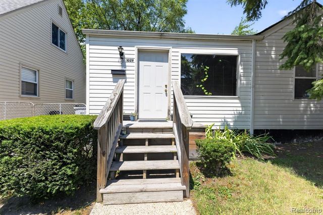 1029 E Woodruff Avenue, Hazel Park, MI 48030