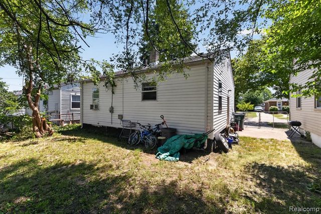 1029 E Woodruff Avenue, Hazel Park, MI 48030