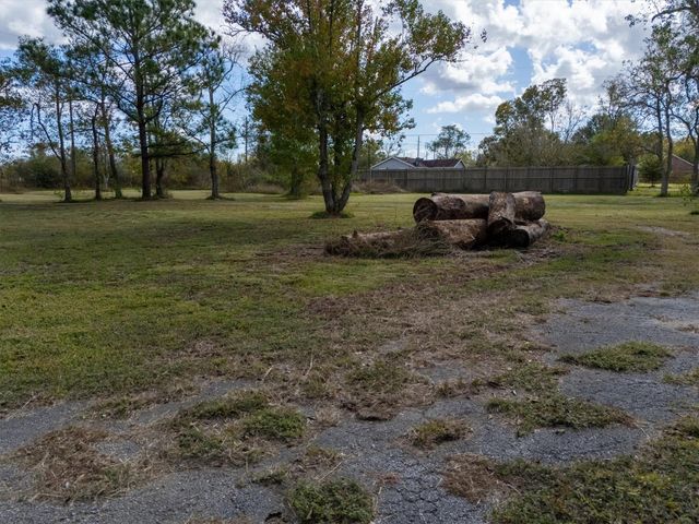 1543 Algoa Friendswood Road, Alvin, TX 77511