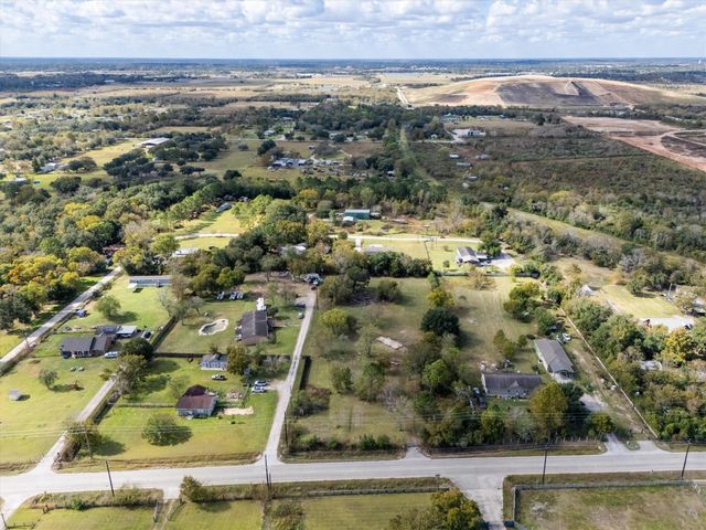 1543 Algoa Friendswood Road, Alvin, TX 77511