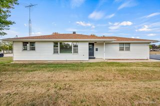 124 E Oak Knoll Drive, Hampshire, IL 60140