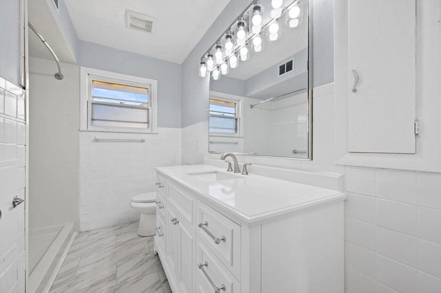 6500 W Glendale AVENUE, Milwaukee, WI 53218