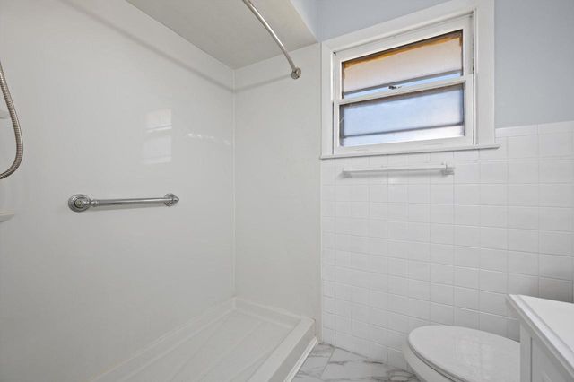 6500 W Glendale AVENUE, Milwaukee, WI 53218