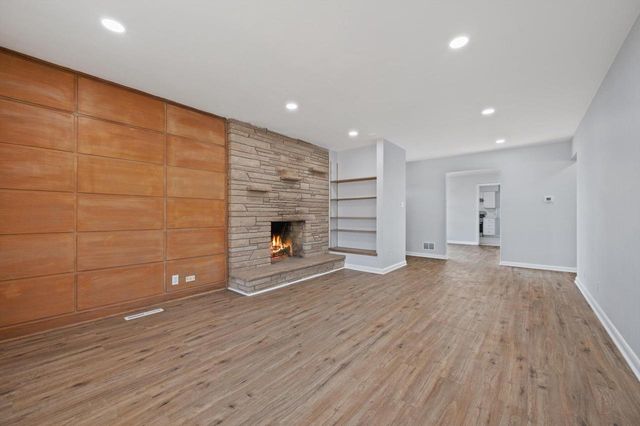 6500 W Glendale AVENUE, Milwaukee, WI 53218