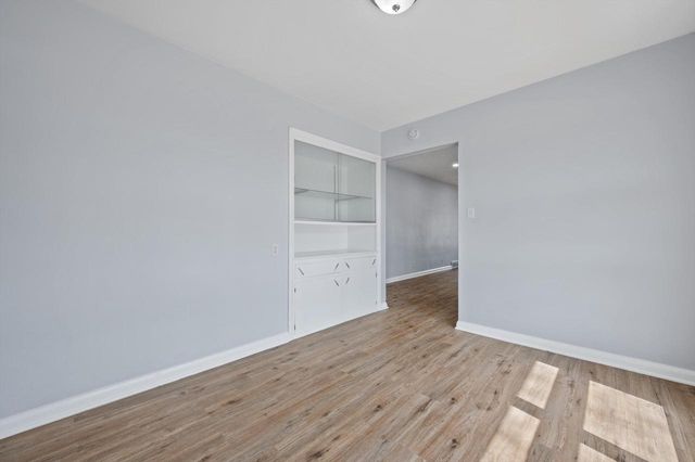 6500 W Glendale AVENUE, Milwaukee, WI 53218